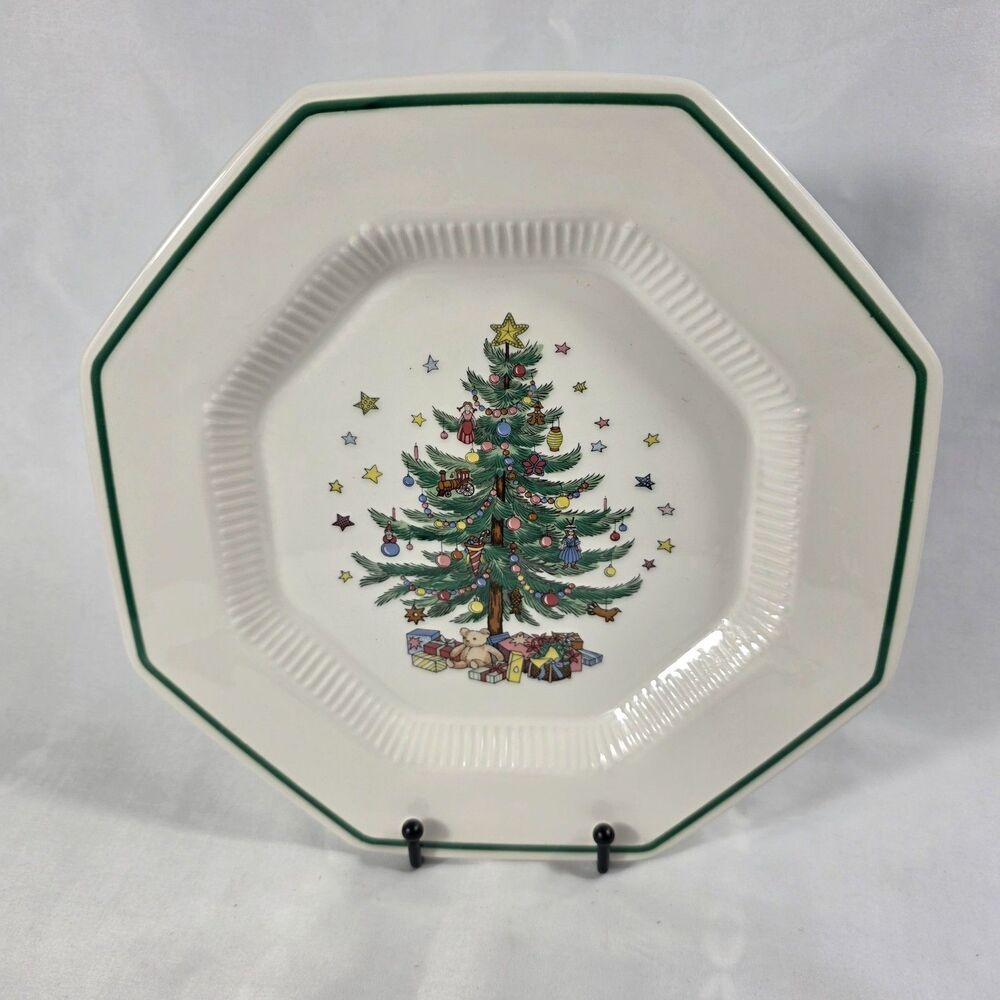 ONE Nikko Christmastime Dinner Plate White Decorated Christmas Tree